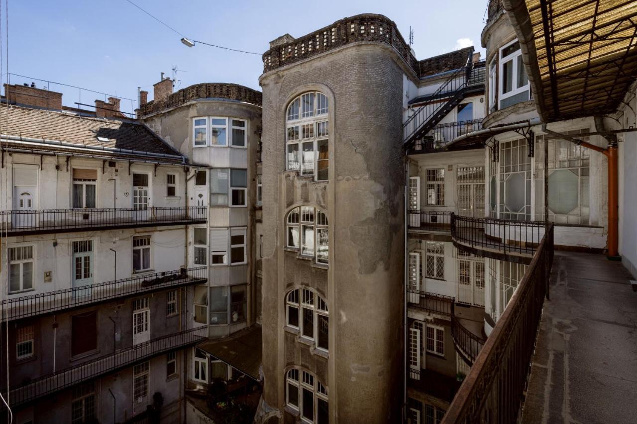 Skyline Serenity Retreat @Vaci Most Famous Street Boedapest Buitenkant foto